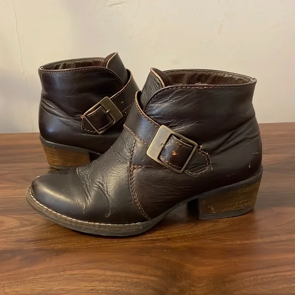 Mas Artisan Moki Brown Leather Ankle Booties - Picture 1 of 10